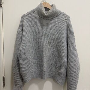 H&M Light Grey Ribbed Turtleneck Sweater